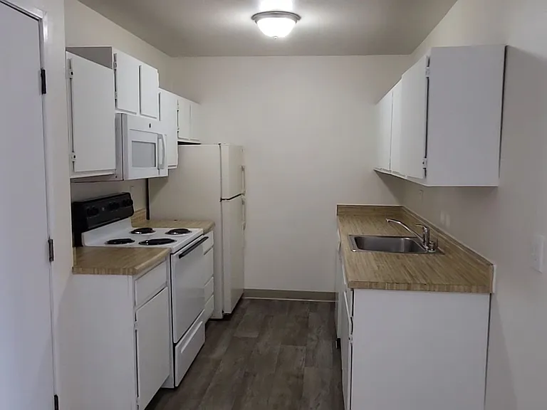 15015 Shoreline Apartments — Photo 23