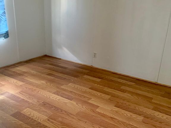 5th image of 728 Scarlet Dr