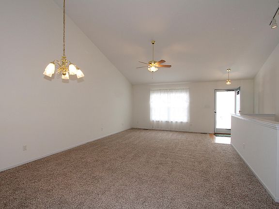 3rd image of 3895 Oaklin Dr