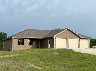 5224 Top Notch Rd, Wamego, KS 66547