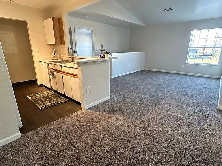 Fountain Park Apartments — Photo 45