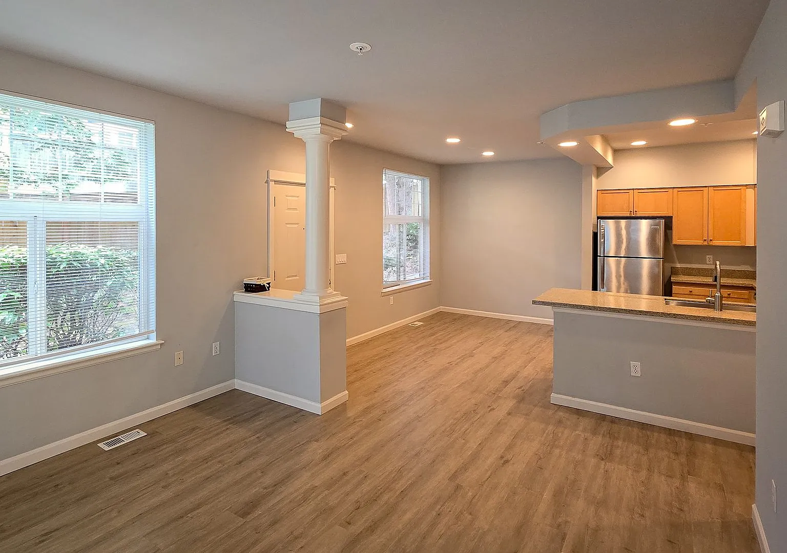 One Central Park Condominiums - Bellevue/Factoria — Photo 3