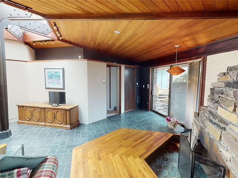 200 Steele Rd — Photo 14