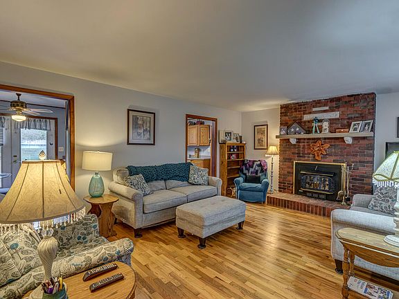 4th image of 361 Bluebird Ln