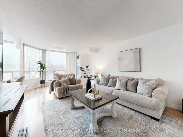 175 Cedar Ave #212, Richmond Hill, ON L4C 9V3