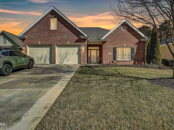 1053 Waterbrooke Ln, Johnson City, TN 37604