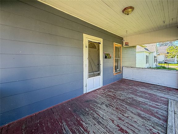 3rd image of 931 1st St