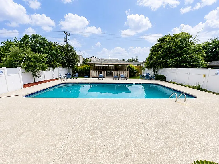 526 Heritage Pl — Photo 2