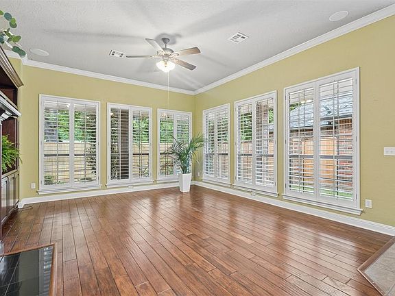 4th image of 1117 Pinehurst Dr