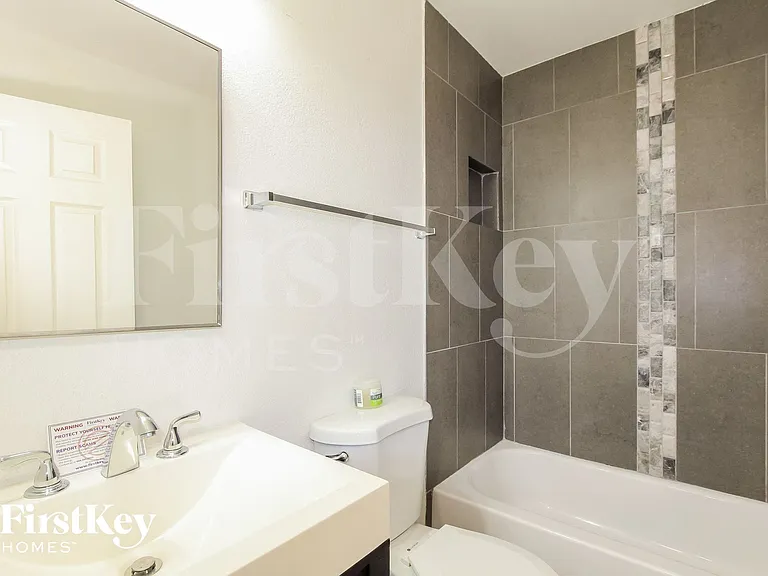 2041 W Windrose Dr — Photo 10