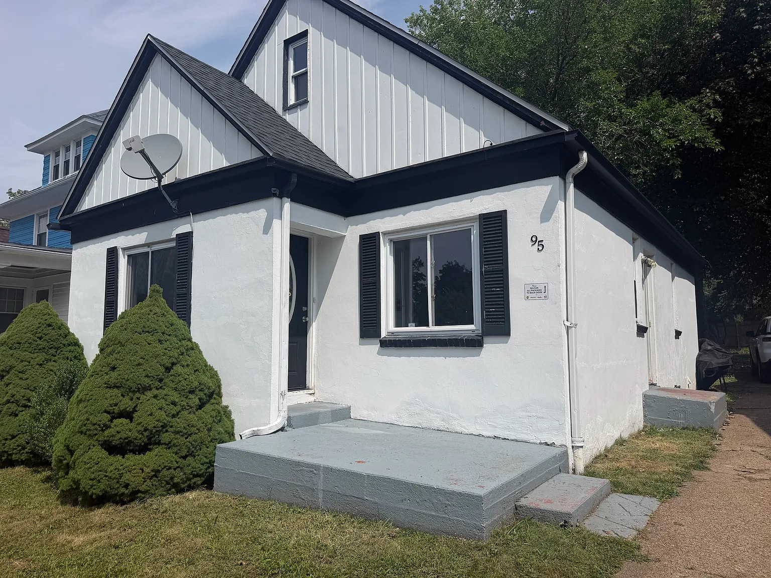 4 bed, 1.5 bath, 1066 sqft, $1,800 — Photo 2