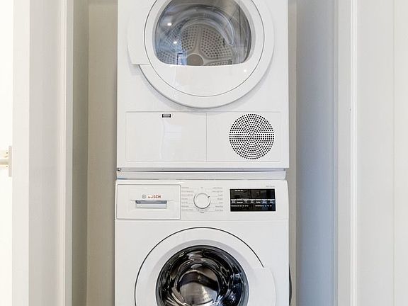 5th image of 178 Mulberry St APT 8
