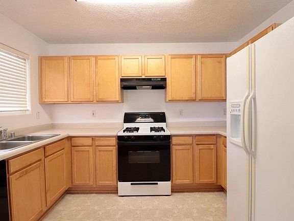 3rd image of 1050 Kayenta Pl NW