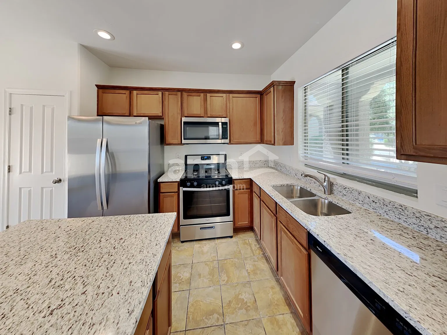 4 bed, 2.5 bath, 1877 sqft, $2,060 — Photo 3