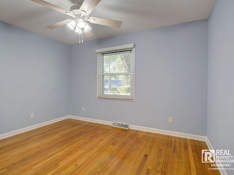 209 Chucker Dr — Photo 12