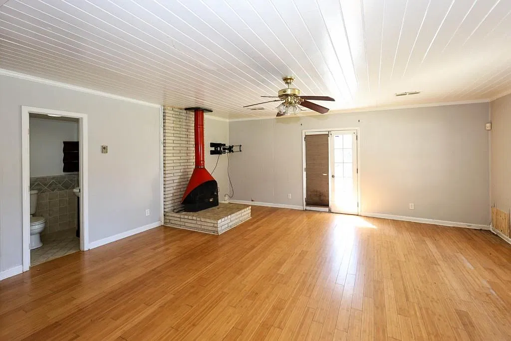 7 bed, 4.5 bath, 3226 sqft, $3,950 — Photo 4