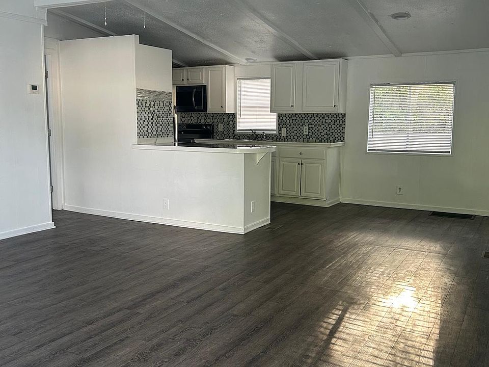 1st image of 4745 Dunkeld Ave