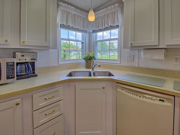 3rd image of 1514 W Schwartz Blvd