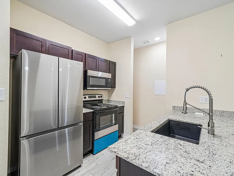 La Marquesa Apartments — Photo 59