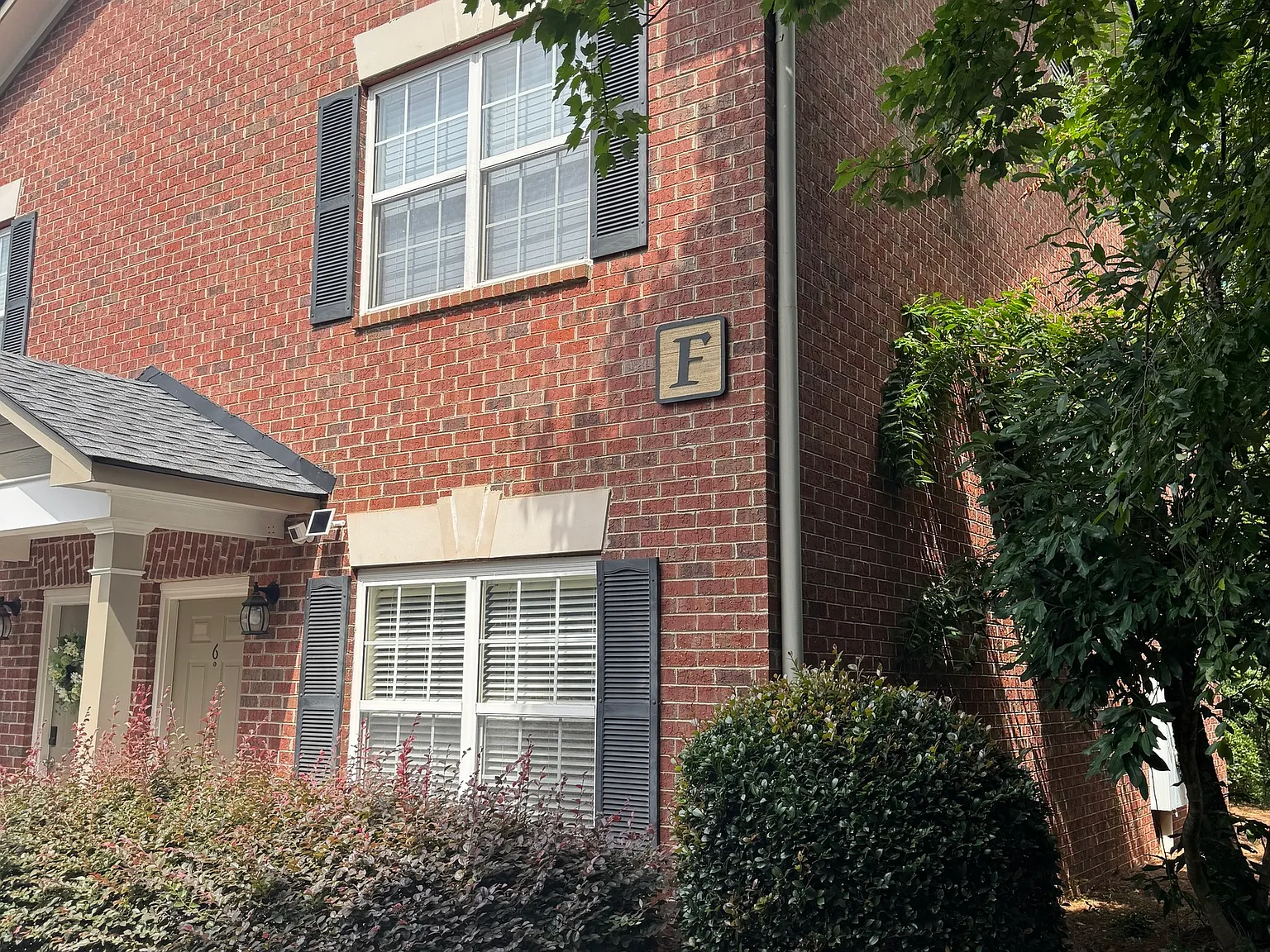 2 bed, 2.5 bath, 1184 sqft, $1,575 — Photo 2