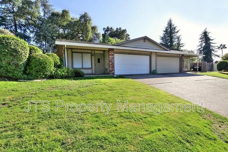 2 bed, 1.0 bath, 970 sqft, $2,095 — Photo 1