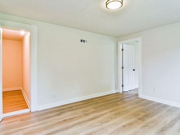 5th image of 190 E Leawood Ave #5