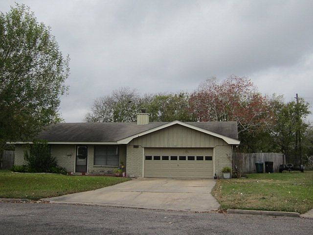 1st image of 1101 Brookhollow Dr