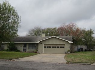 1101 Brookhollow Dr, Port Lavaca, TX 77979
