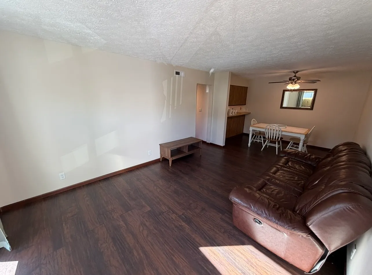320 Brown St — Photo 2