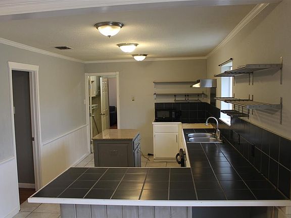 5th image of 314 E Walters St