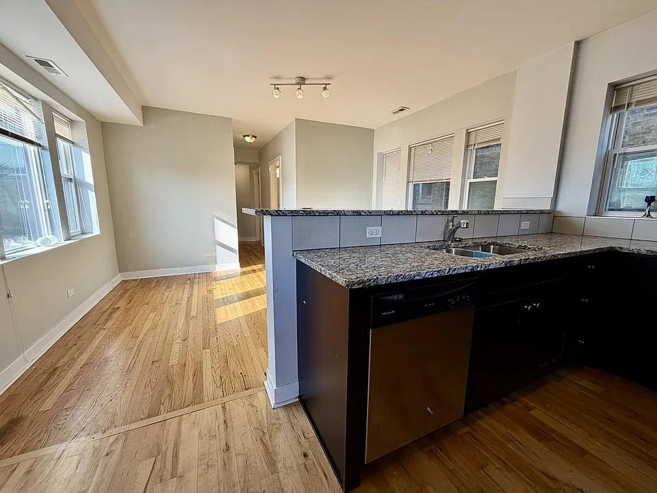 4113 W Lawrence Ave #2F