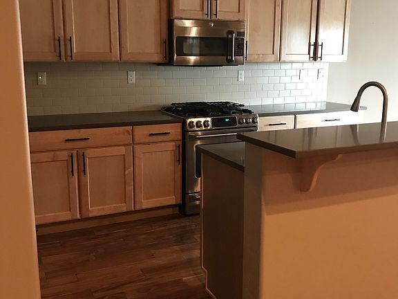 Kitchen w/ Quartz countertop