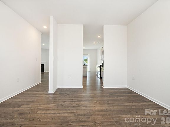 5th image of 2407 Sugar Ct SW