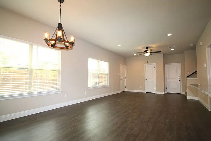 3 bed, 2.5 bath, 1505 sqft, $2,095 — Photo 3