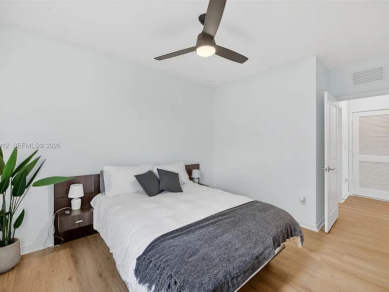 826 SE 17th St — Photo 35