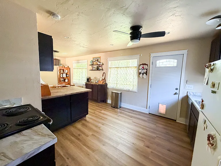 1516 Andover Ct — Photo 9