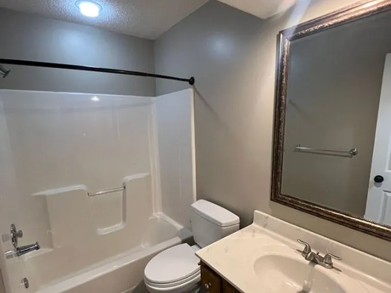925 NE Carousel Ln — Photo 9
