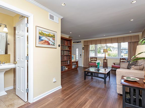 3 Shorefront Park