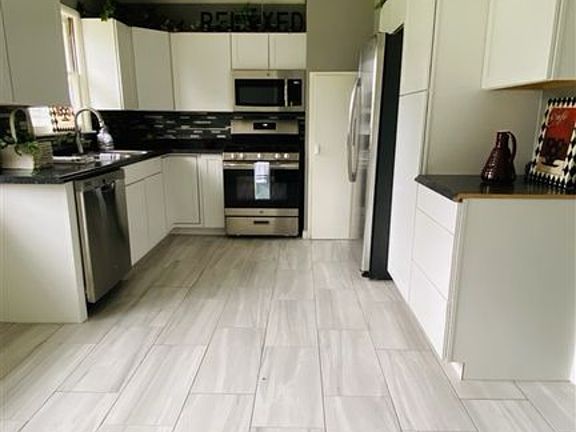 5th image of 1505 Beverly Dr