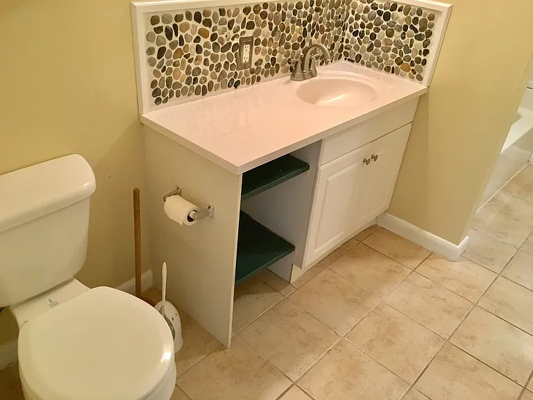 606 N Maple St — Photo 14
