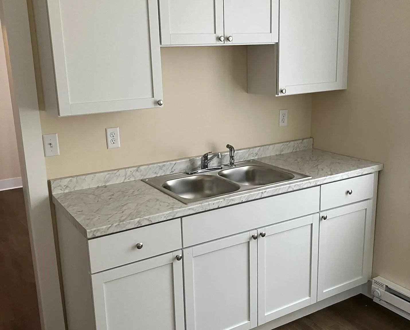 3 bed, 1000 sqft, $900 — Photo 2