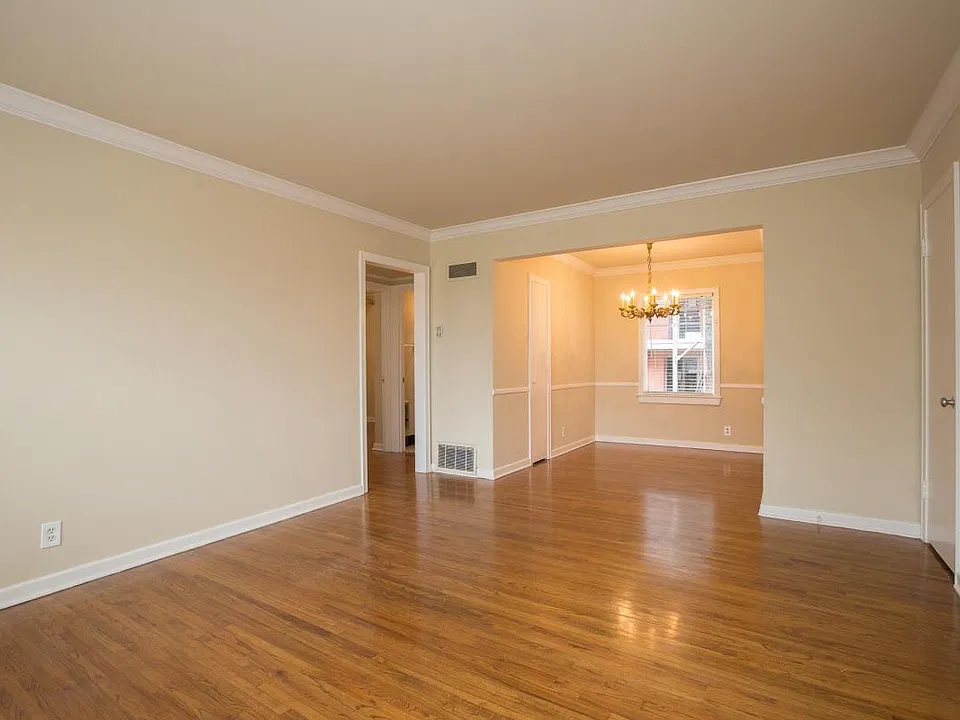 Living, Dinng, Hall