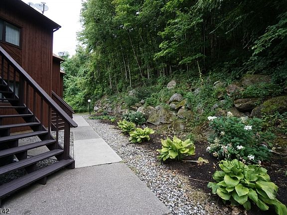 2nd image of 4 Red Lodge Dr Unit 9
