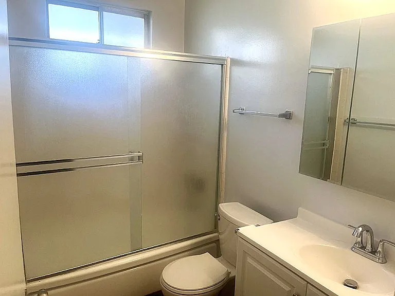 1124 N Columbus Ave — Photo 7