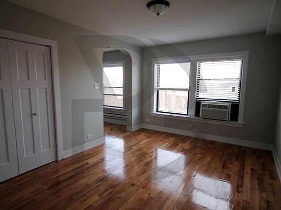 2nd image of 550 W Arlington Pl #550706