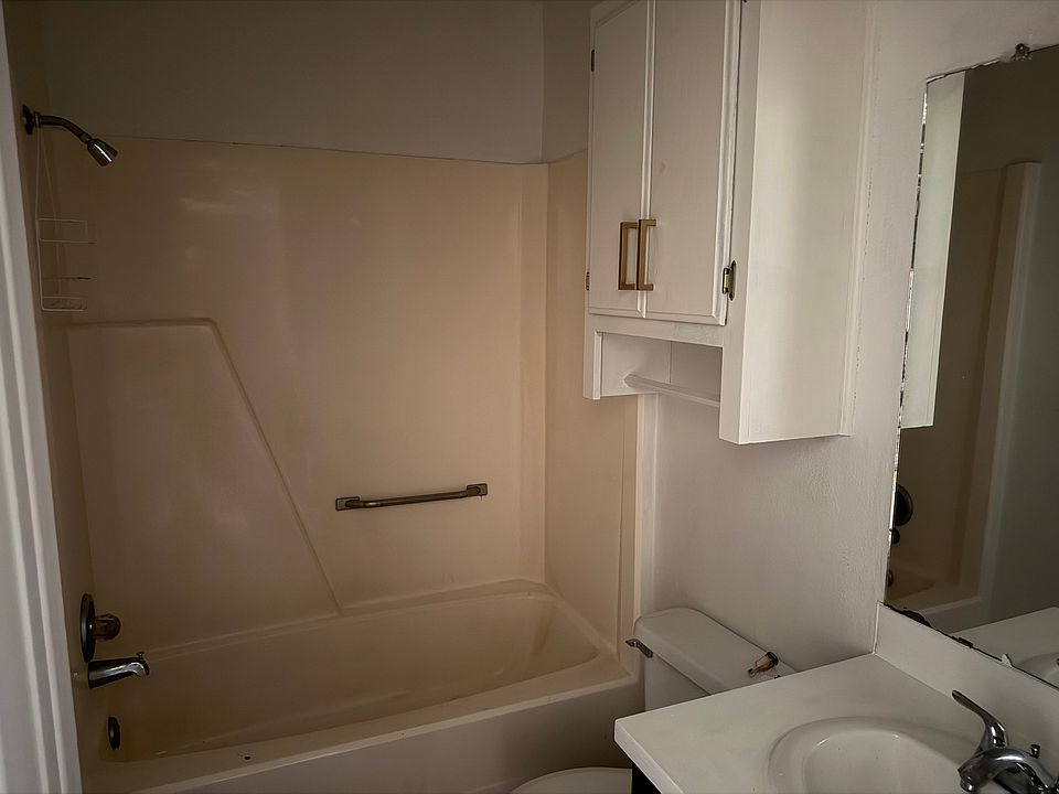 1st image of 917 A St NW #14