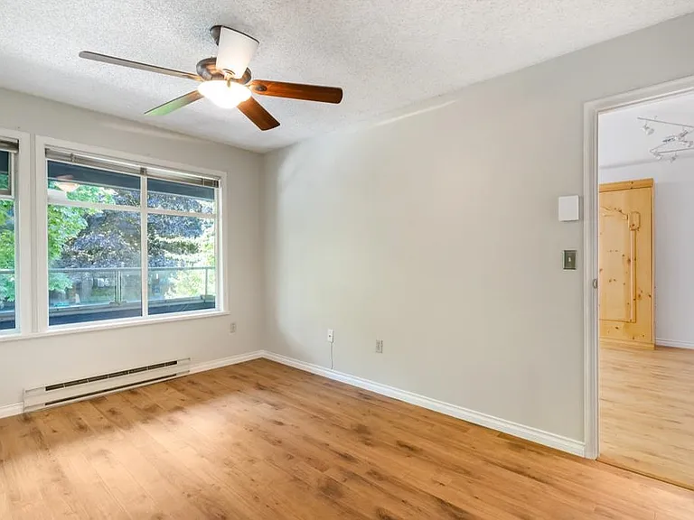925 W 10th Ave #301 — Photo 22