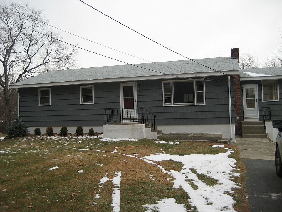 large front yard on quiet private street