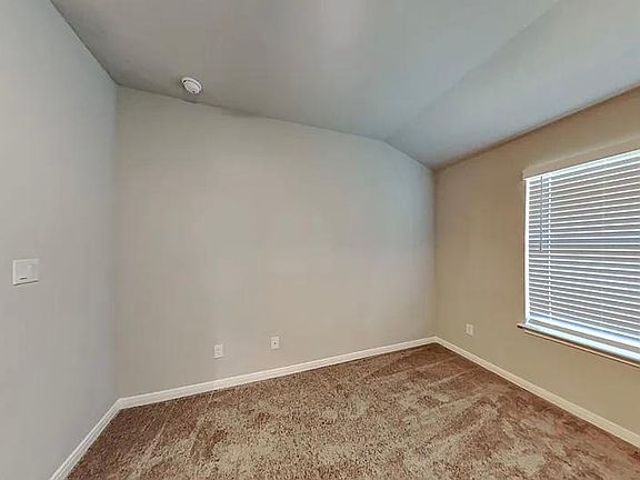 4th image of 135550 Paxton Blvd