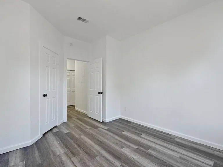 9508 Kempler Dr #B — Photo 3